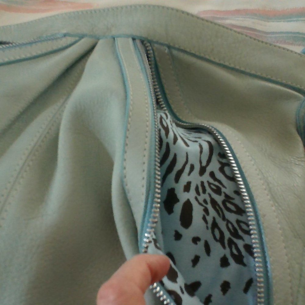 Designer baby blue leather bag, like new - Picture 6 of 6